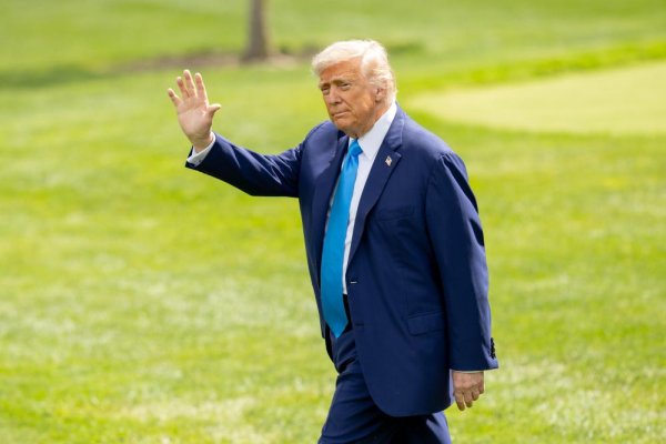 股票配资官方 洛杉矶乱了！特朗普下令部署国民警卫队 防长称或出动军队